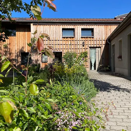Daire Kochstedter Wohnstuben - Wohnen Mit Naturbaustoffen In Der Bauhausstadt