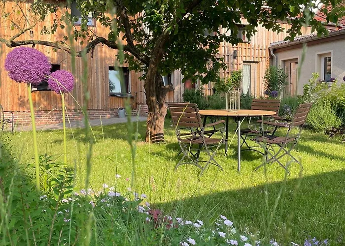 Kochstedter Wohnstuben - Wohnen Mit Naturbaustoffen In Der Bauhausstadt 아파트